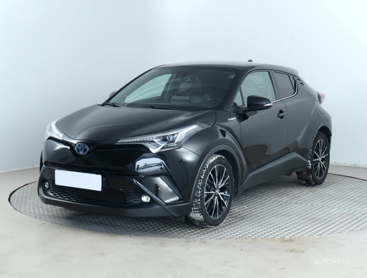 Toyota C-HR, 2017 - pohled č. 3