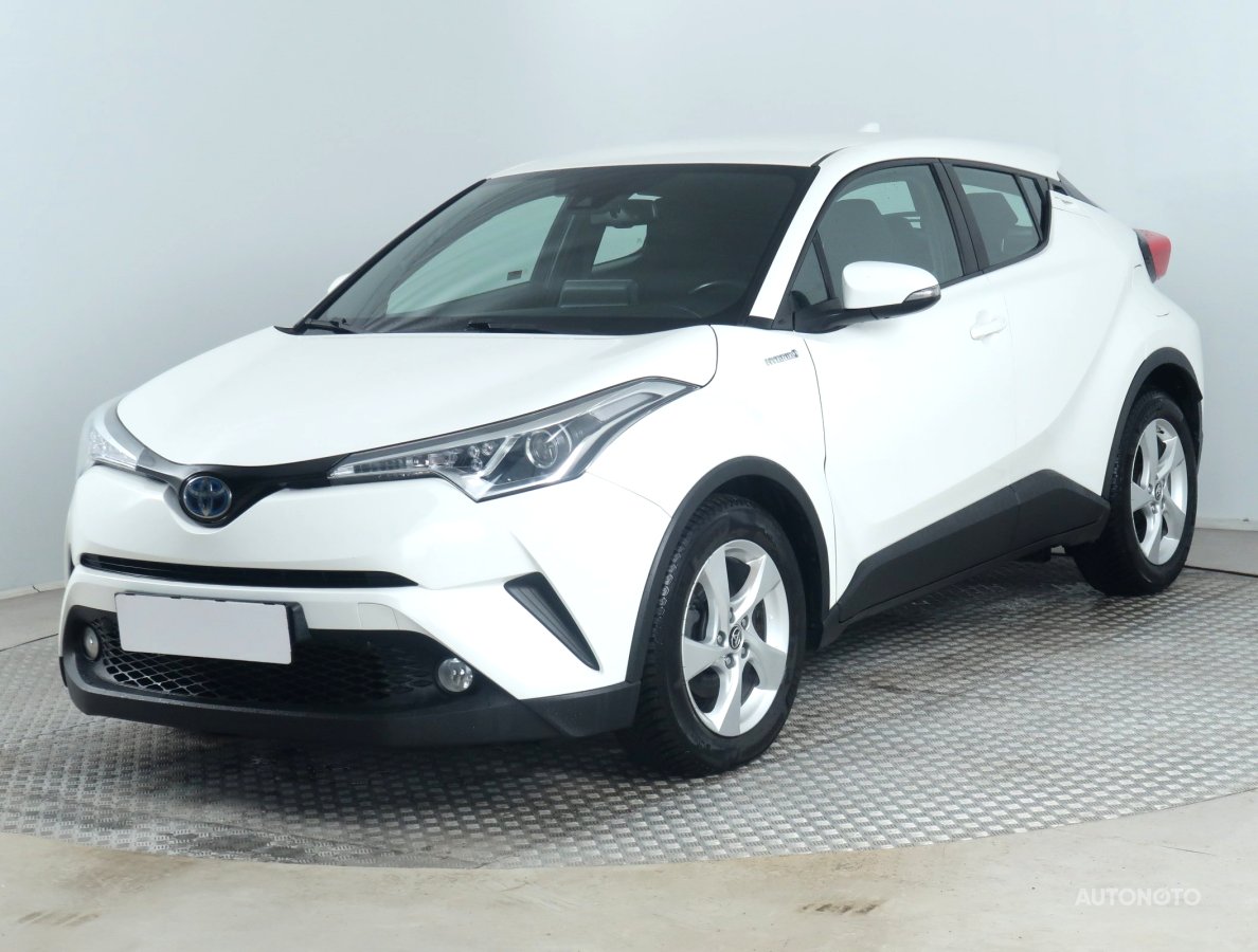 Toyota C-HR, 2018 - pohled č. 3