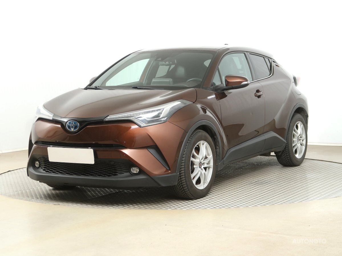 Toyota C-HR, 2017 - pohled č. 3