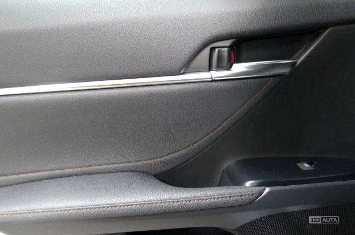 Toyota Camry, 2020 - pohled č. 9