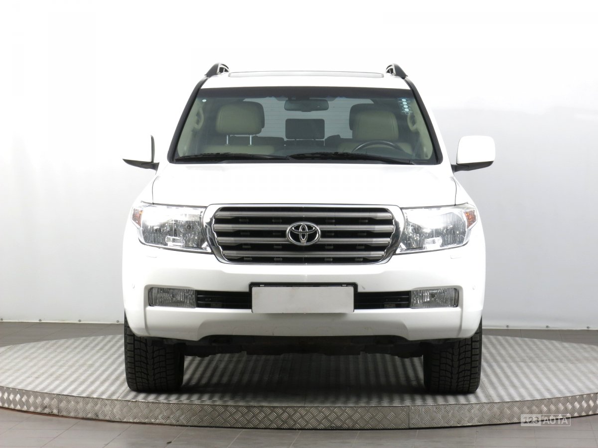 Toyota Land Cruiser V8, 2010 - pohled č. 2
