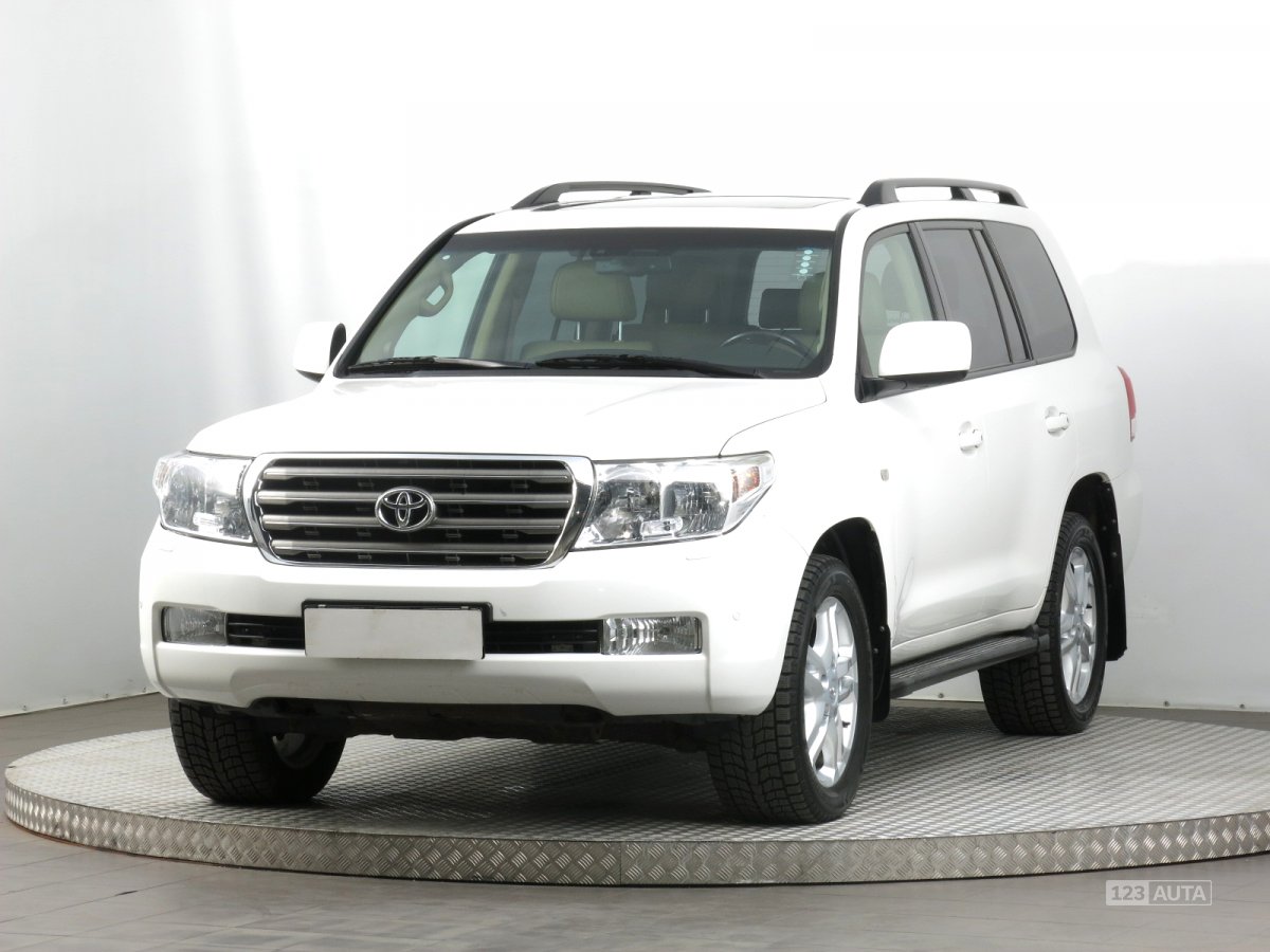 Toyota Land Cruiser V8, 2010 - pohled č. 3