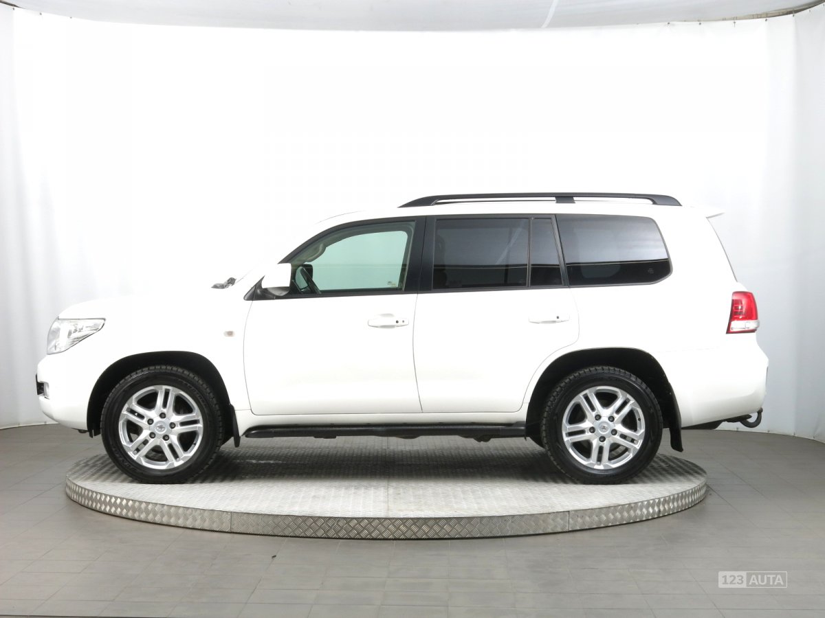 Toyota Land Cruiser V8, 2010 - pohled č. 4