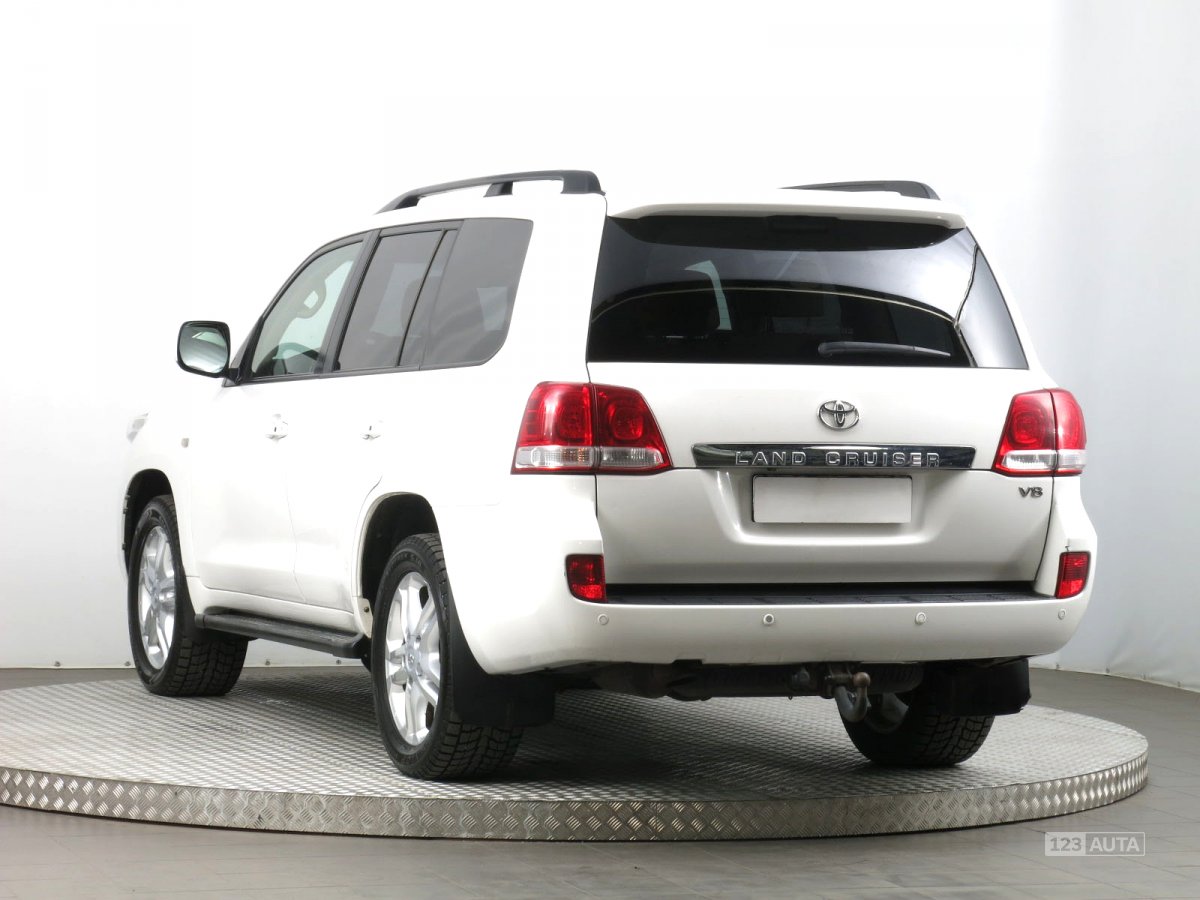 Toyota Land Cruiser V8, 2010 - pohled č. 5