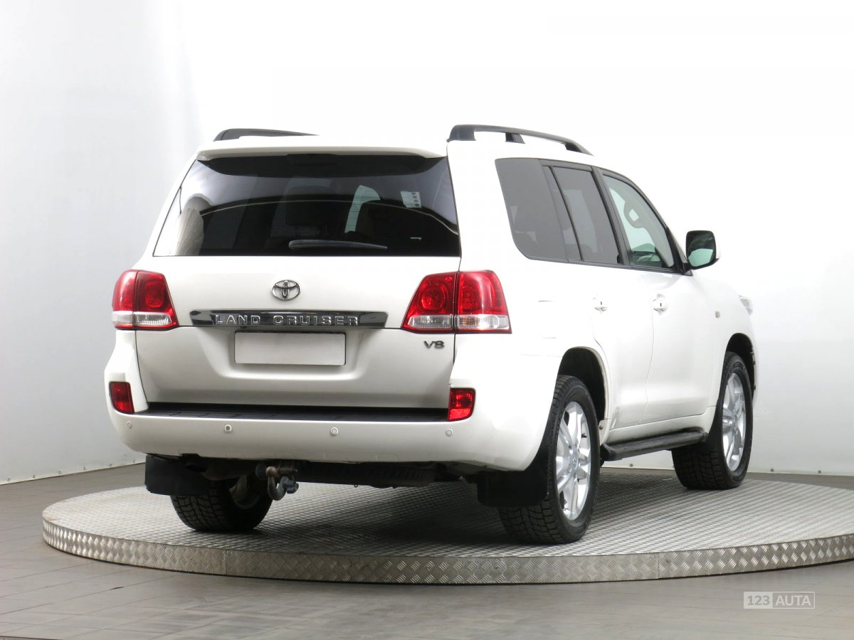 Toyota Land Cruiser V8, 2010 - pohled č. 7