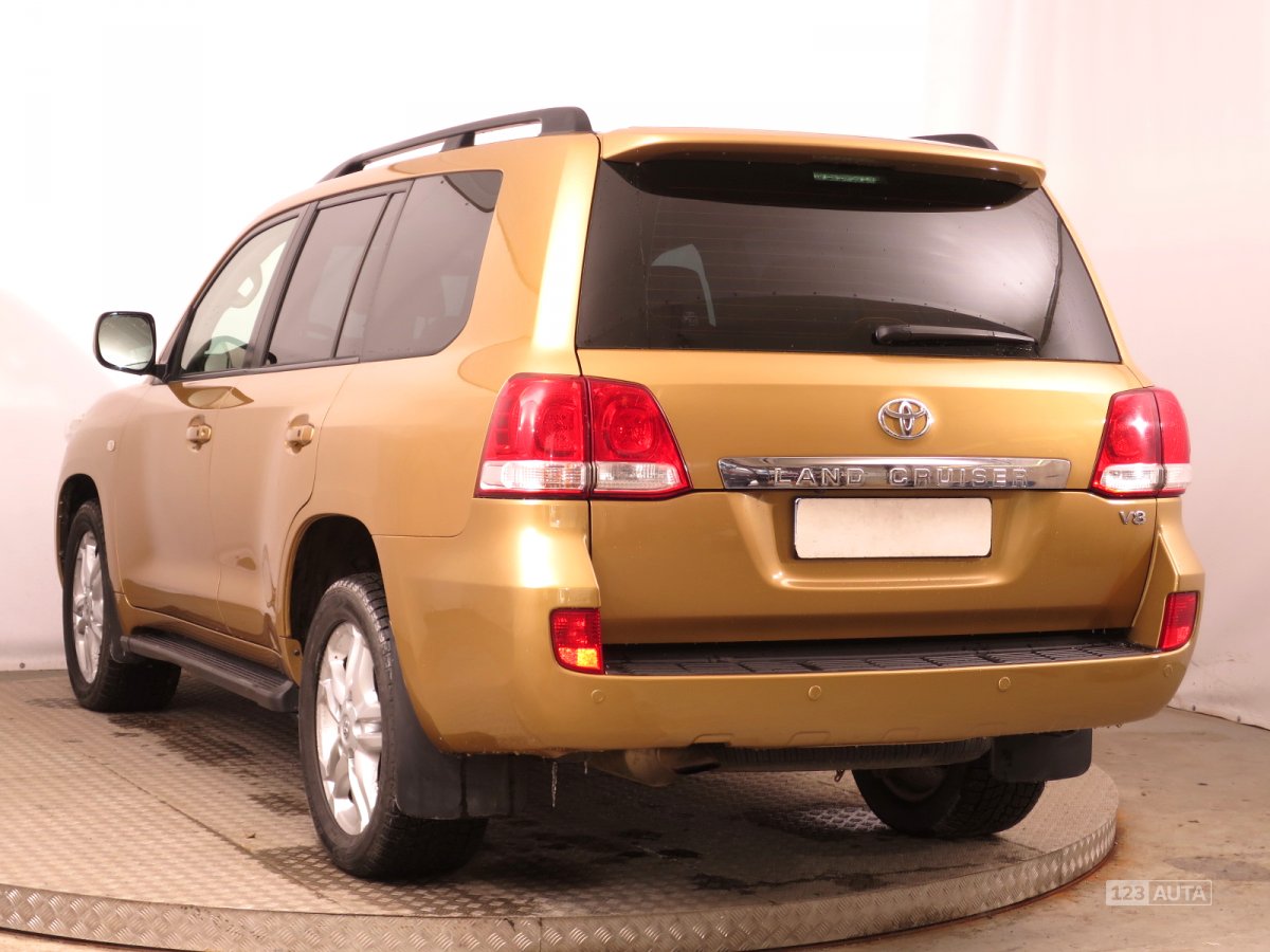 Toyota Land Cruiser V8, 2008 - pohled č. 5