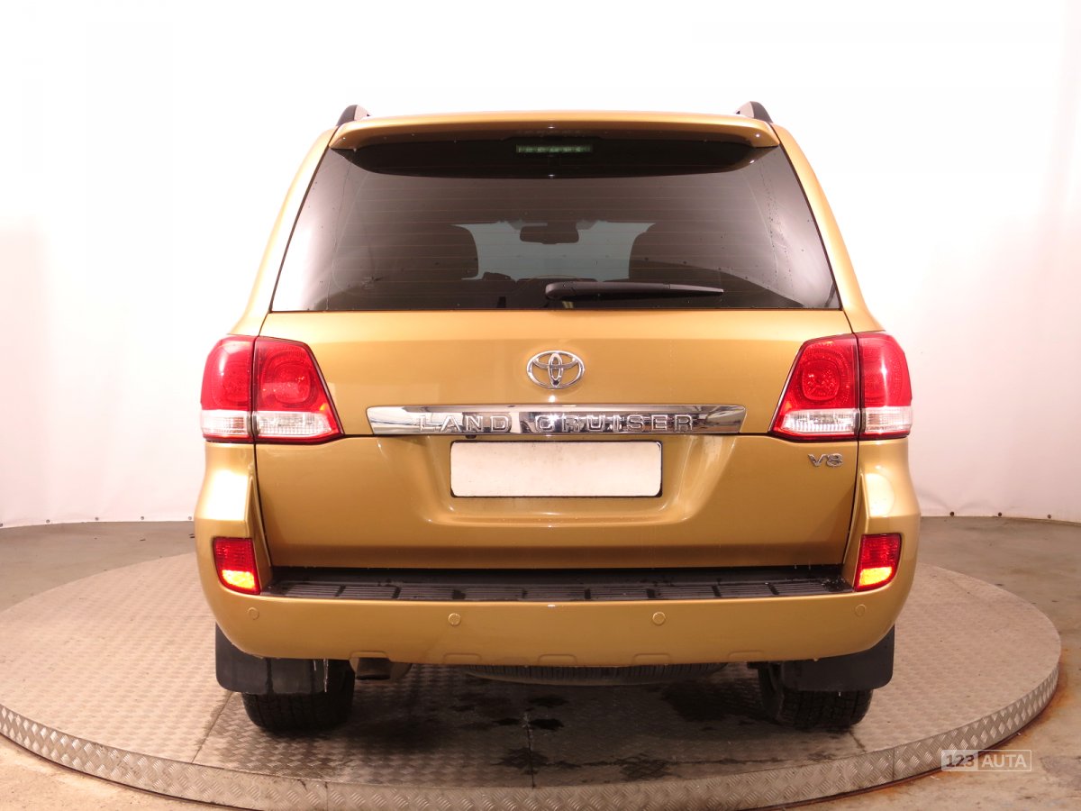 Toyota Land Cruiser V8, 2008 - pohled č. 6
