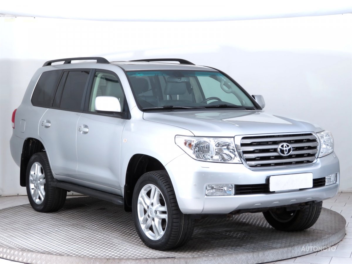 Toyota Land Cruiser V8, 2012 - celkový pohled