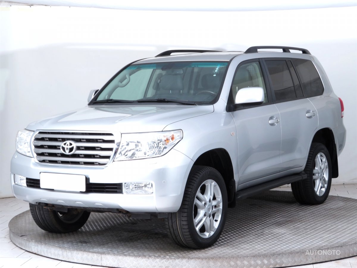 Toyota Land Cruiser V8, 2012 - pohled č. 3