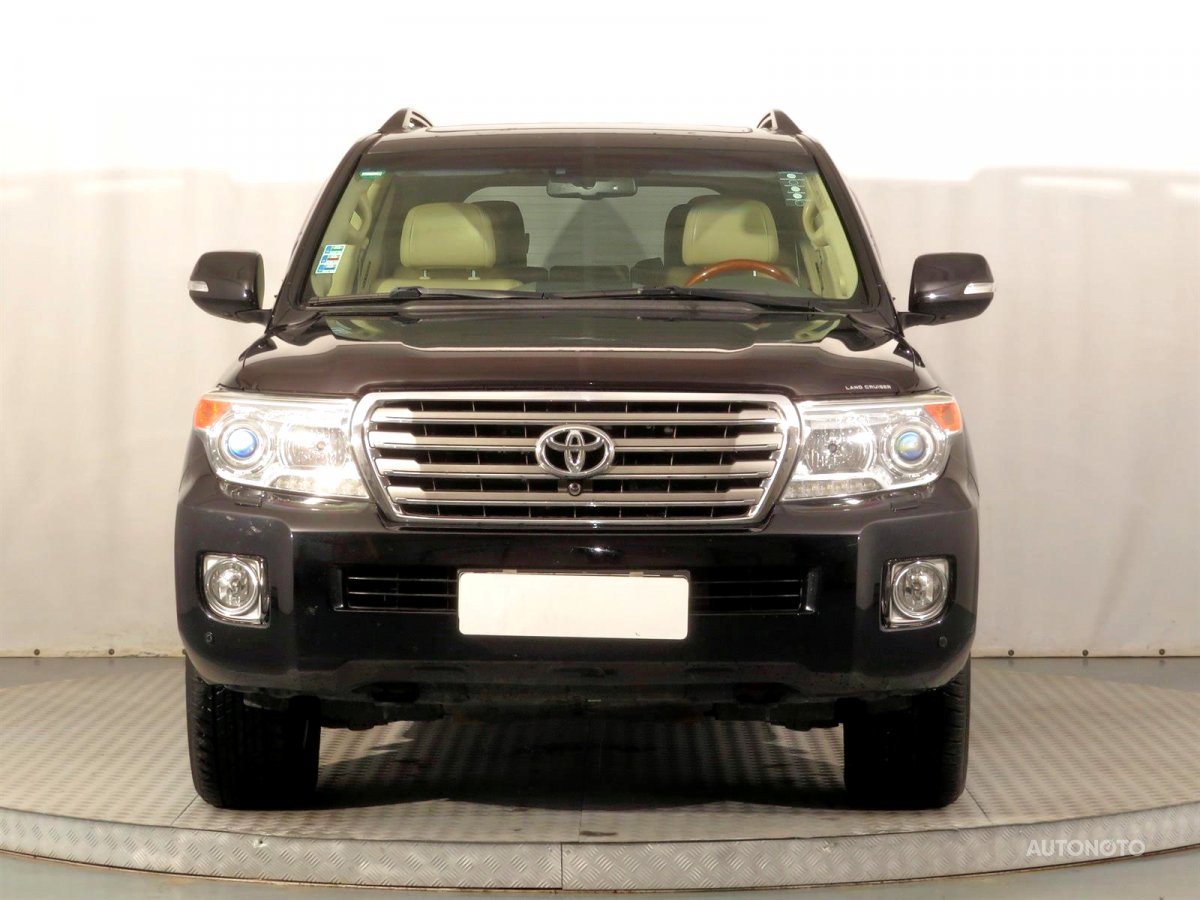 Toyota Land Cruiser V8, 2014 - pohled č. 2