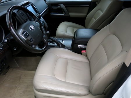 Toyota Land Cruiser V8, 2010 - pohled č. 11