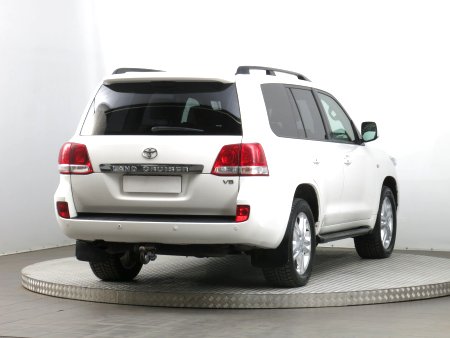 Toyota Land Cruiser V8, 2010 - pohled č. 7