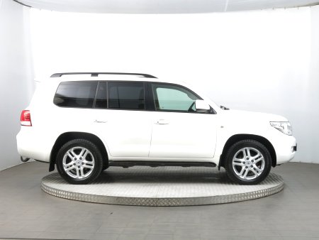 Toyota Land Cruiser V8, 2010 - pohled č. 8