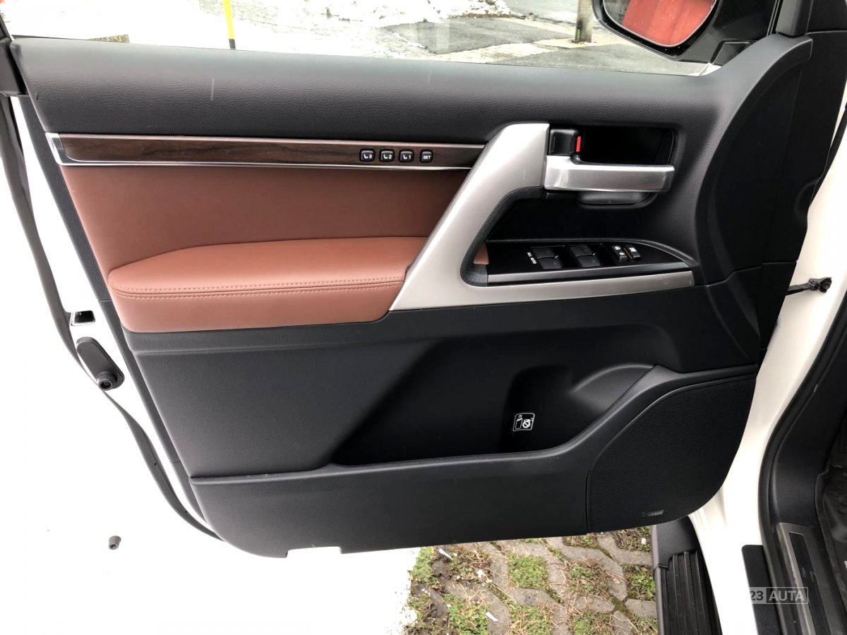 Toyota Land Cruiser, 2020 - pohled č. 10