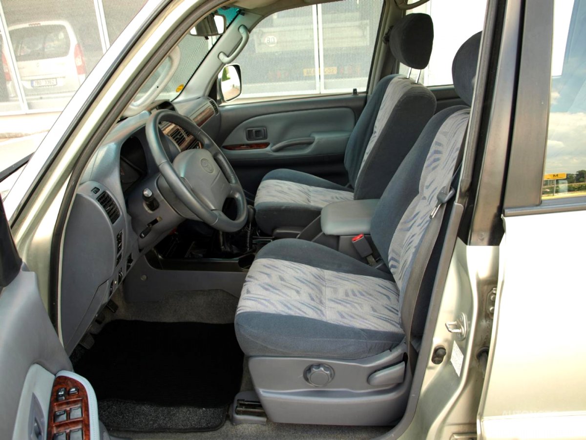 Toyota Land Cruiser, 2000 - pohled č. 9