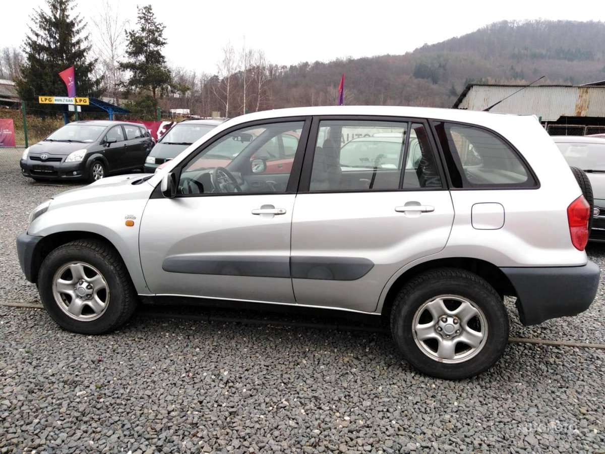 Toyota RAV 4, 2003 - pohled č. 3