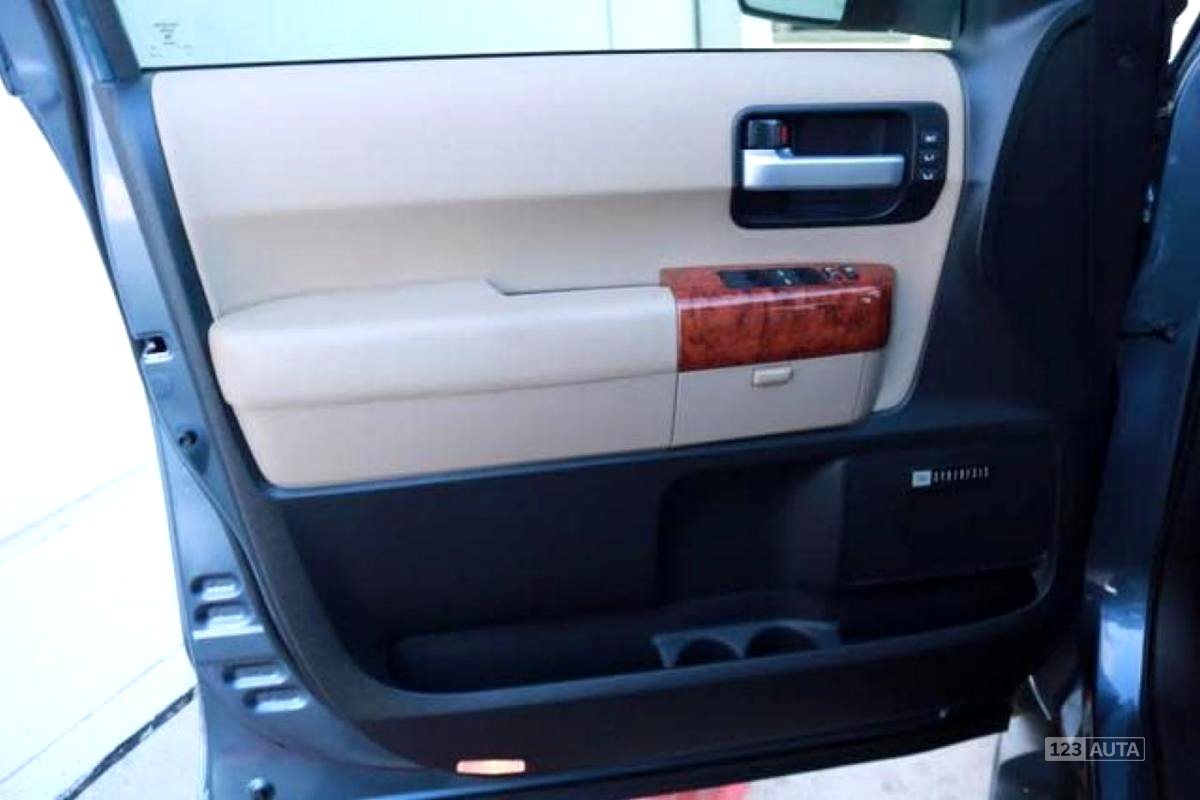 Toyota Sequoia, 2020 - pohled č. 7