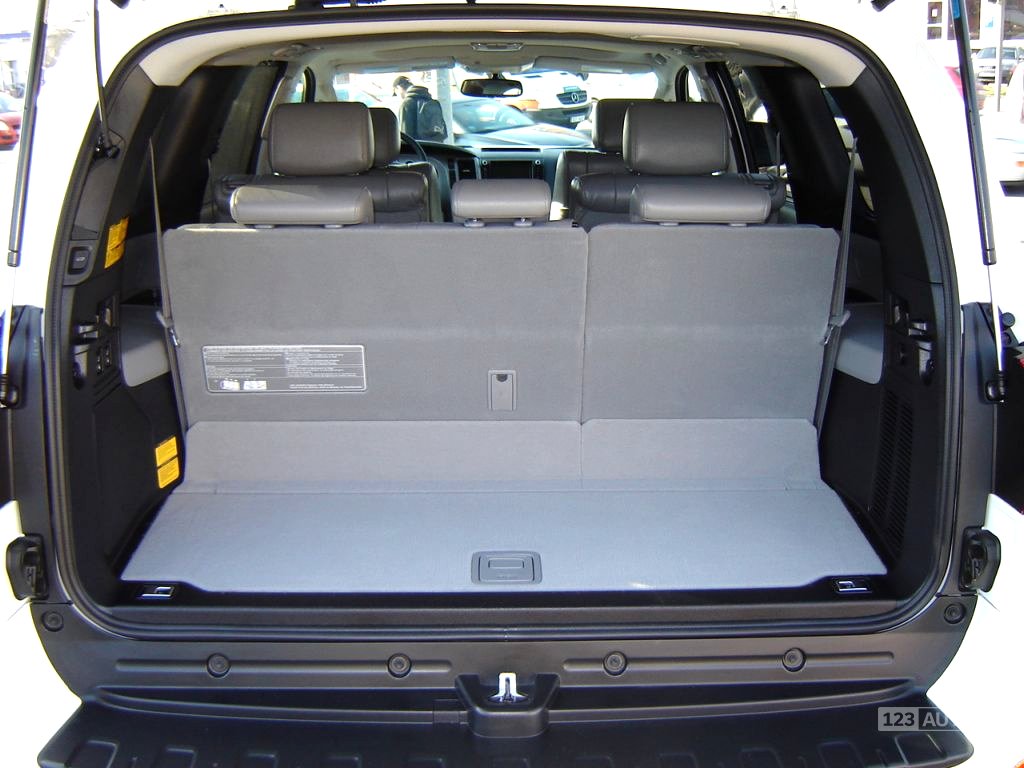 Toyota Sequoia, 2018 - pohled č. 14