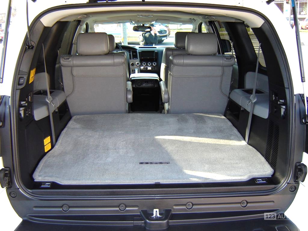 Toyota Sequoia, 2018 - pohled č. 15