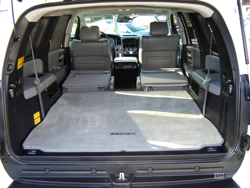 Toyota Sequoia, 2018 - pohled č. 16