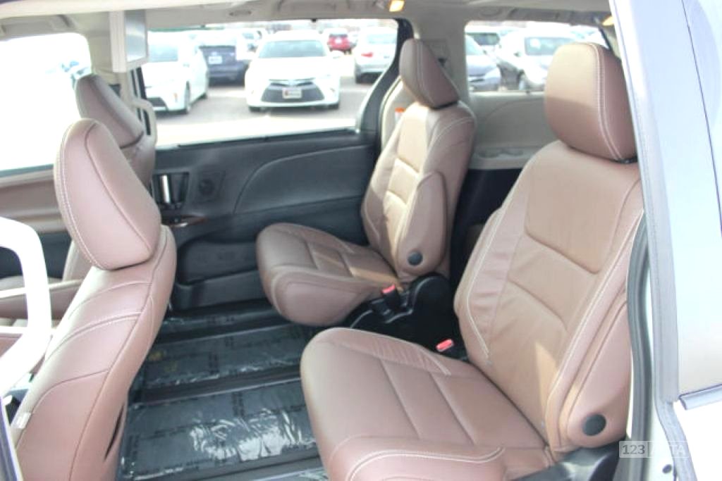 Toyota Sienna, 2020 - pohled č. 10