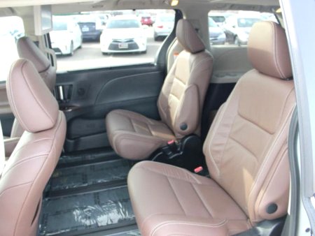 Toyota Sienna, 2020 - pohled č. 10