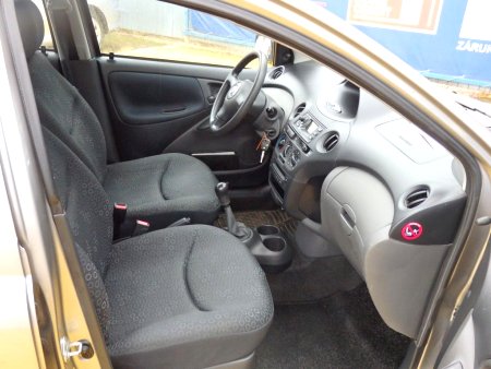 Toyota Yaris, 2003 - pohled č. 8