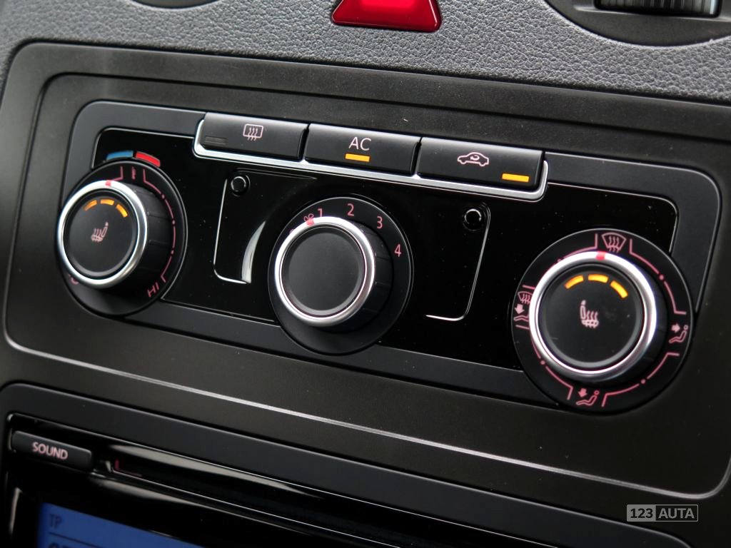 Volkswagen Caddy, 2011 - pohled č. 18