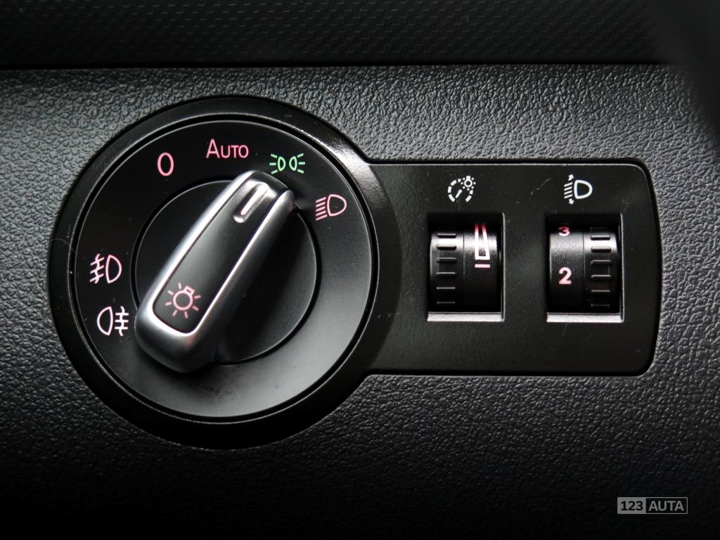 Volkswagen Caddy, 2011 - pohled č. 22