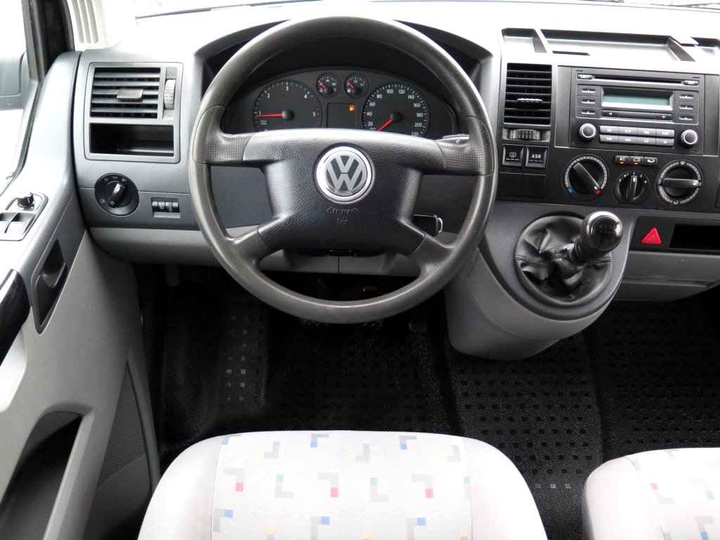 Volkswagen Caravelle, 2006 - pohled č. 16