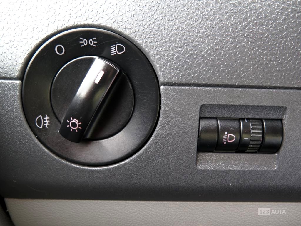 Volkswagen Caravelle, 2006 - pohled č. 19