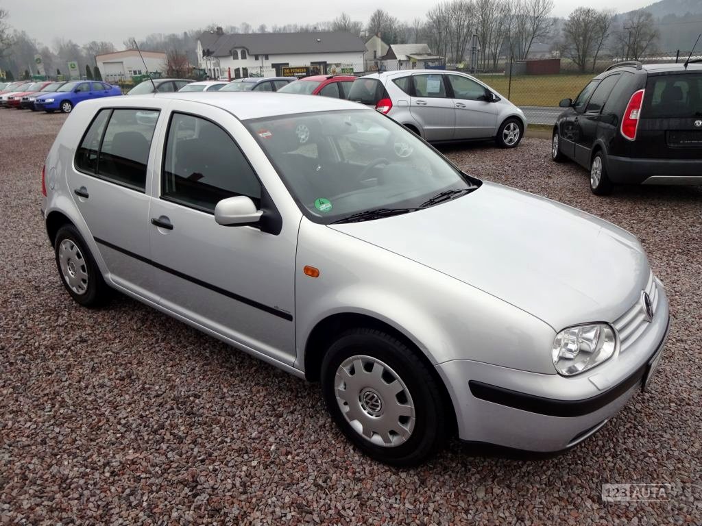 Volkswagen Golf 1,6i Basis, 1998 - celkový pohled