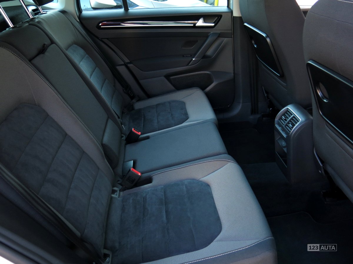 Volkswagen Golf Sportsvan, 2016 - pohled č. 16