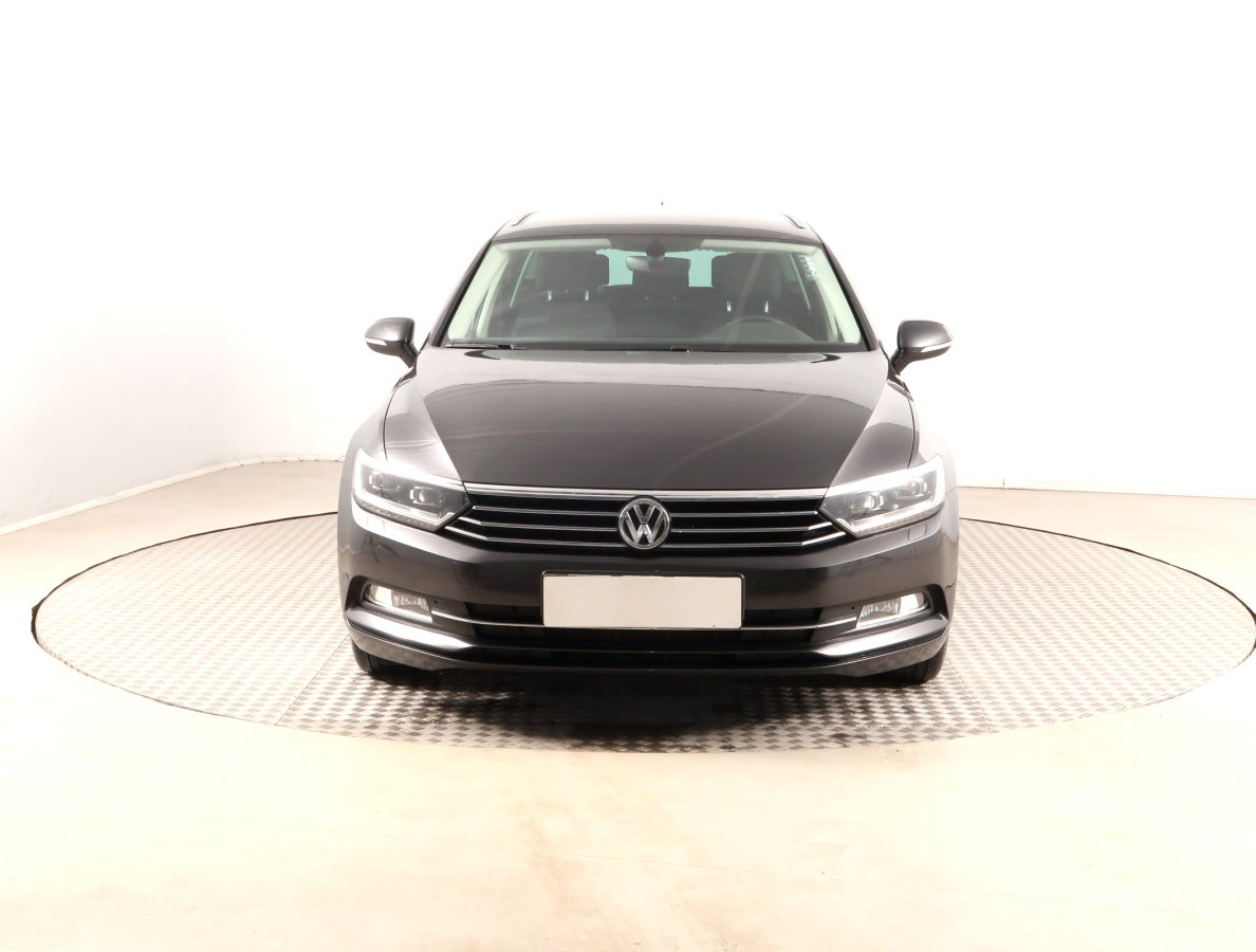 Volkswagen Golf, 2018 - pohled č. 2