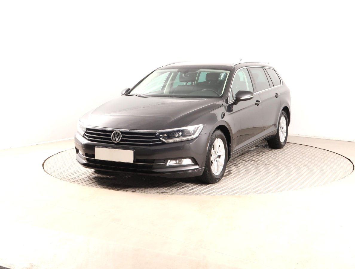 Volkswagen Golf, 2018 - pohled č. 3