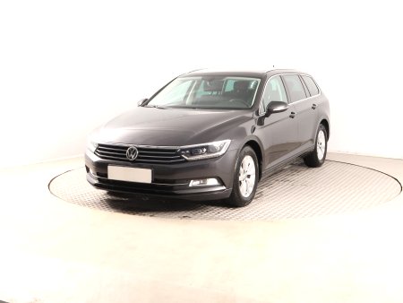 Volkswagen Golf, 2018 - pohled č. 3