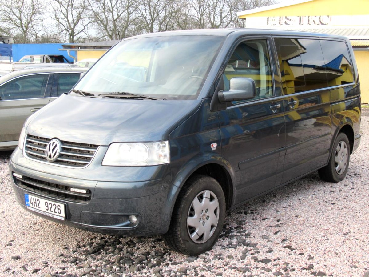 Volkswagen Multivan, 2010 - celkový pohled