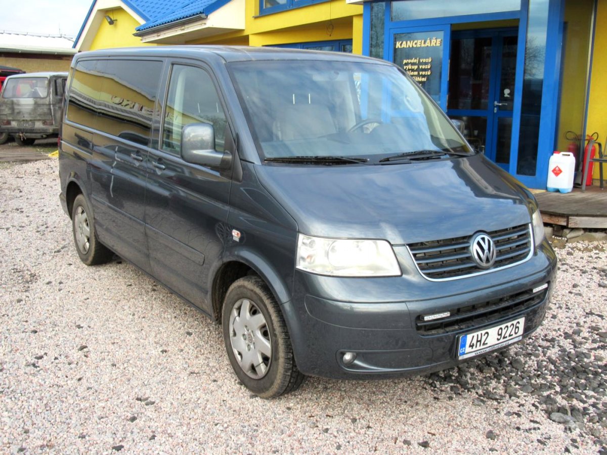 Volkswagen Multivan, 2010 - pohled č. 3