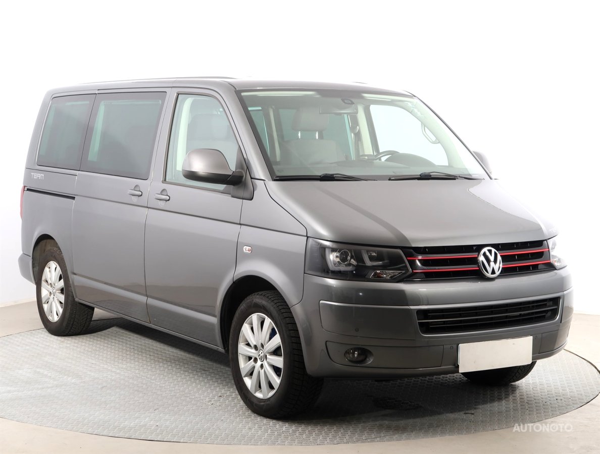 Volkswagen Multivan, 2010 - celkový pohled