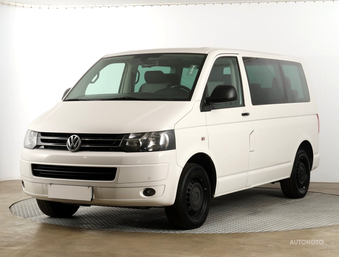 Volkswagen Multivan, 2012 - pohled č. 3