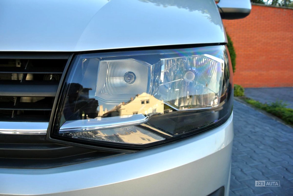 Volkswagen Multivan, 2016 - pohled č. 9