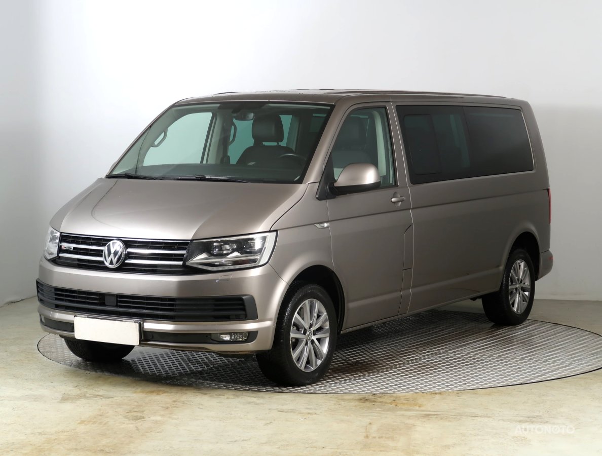 Volkswagen Multivan, 2016 - pohled č. 3