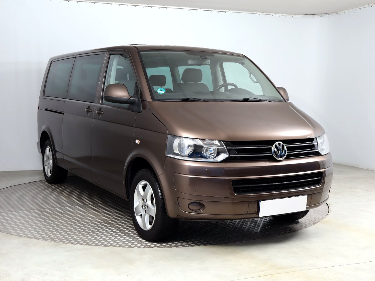 Volkswagen Multivan, 2011 - celkový pohled