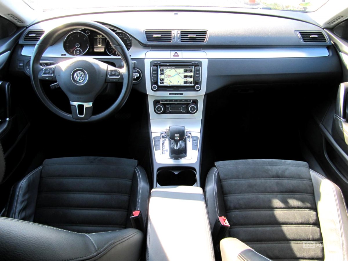 Volkswagen Passat CC, 2010 - pohled č. 8