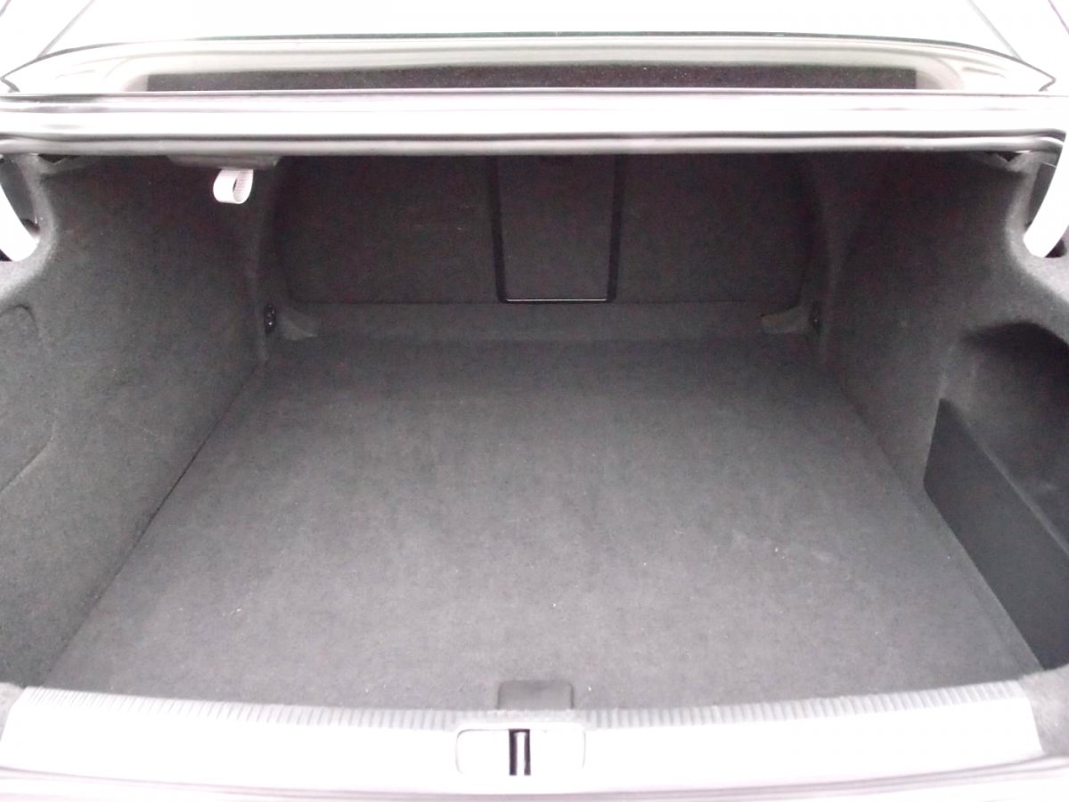 Volkswagen Passat CC, 2010 - pohled č. 13