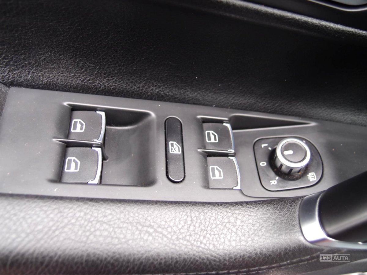 Volkswagen Passat CC, 2011 - pohled č. 25