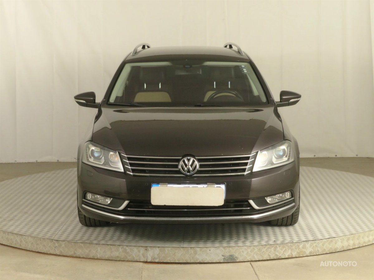 Volkswagen Passat, 2011 - pohled č. 2