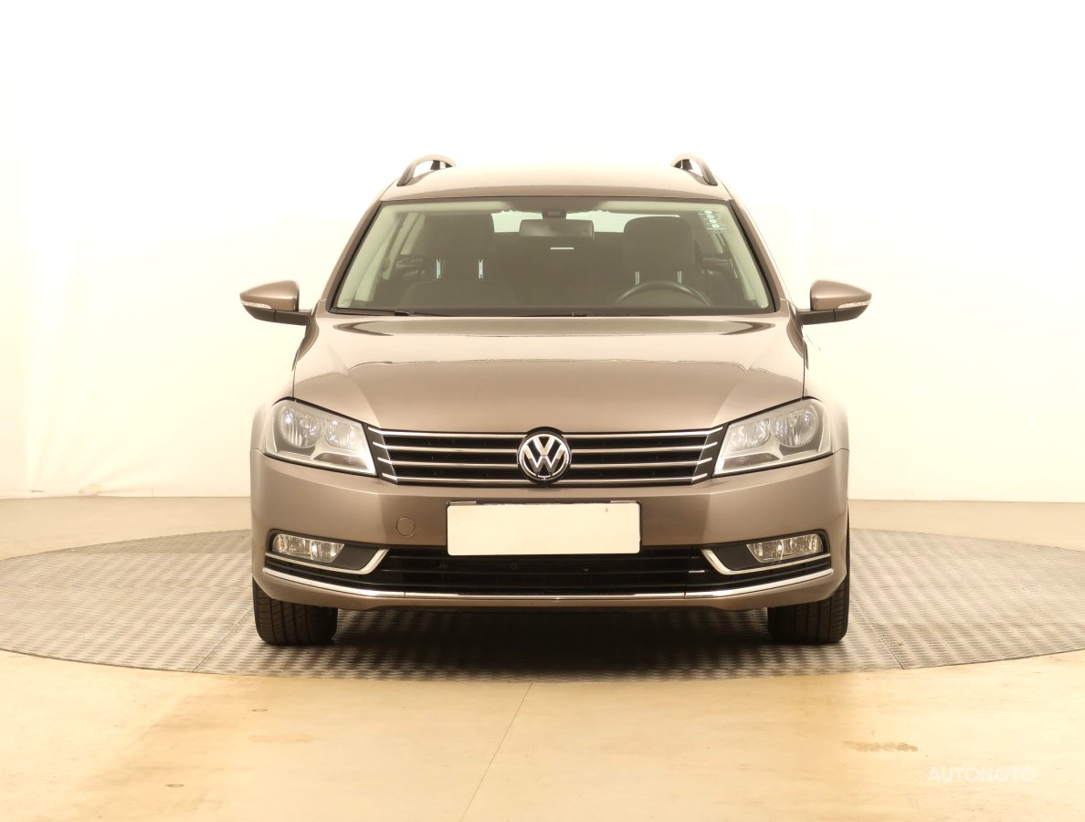 Volkswagen Passat, 2011 - pohled č. 2