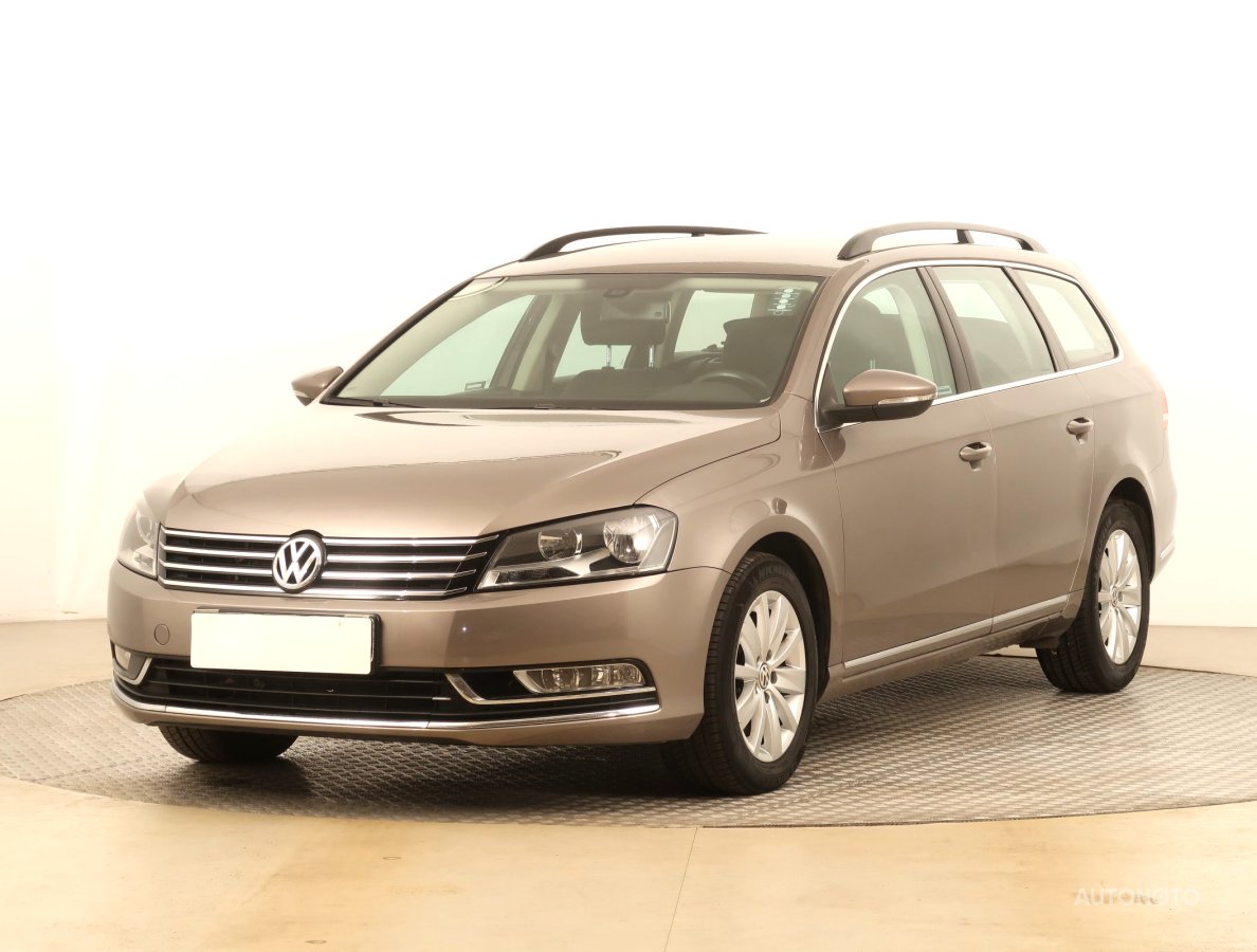 Volkswagen Passat, 2011 - pohled č. 3