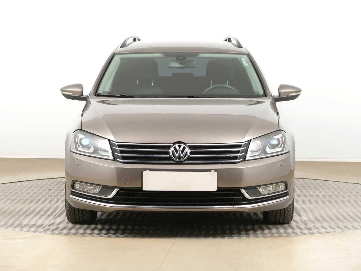 Volkswagen Passat, 2011 - pohled č. 2